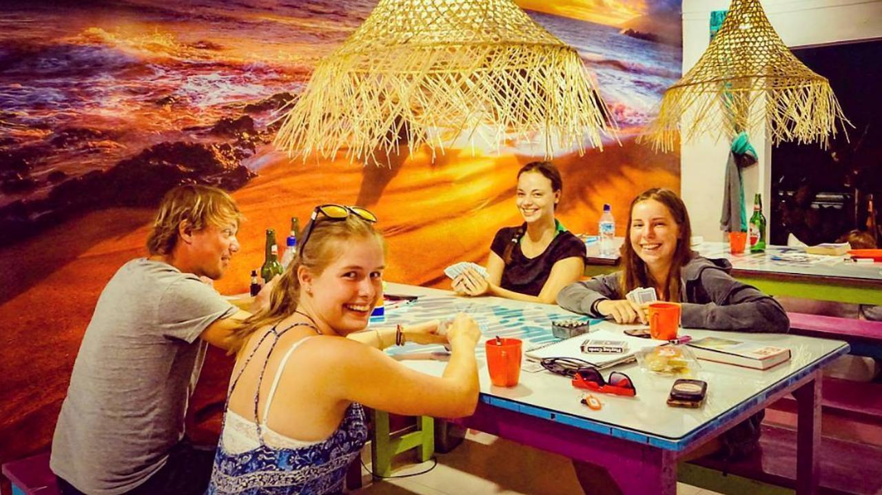 Hostel Point Break Canggu Exterior foto